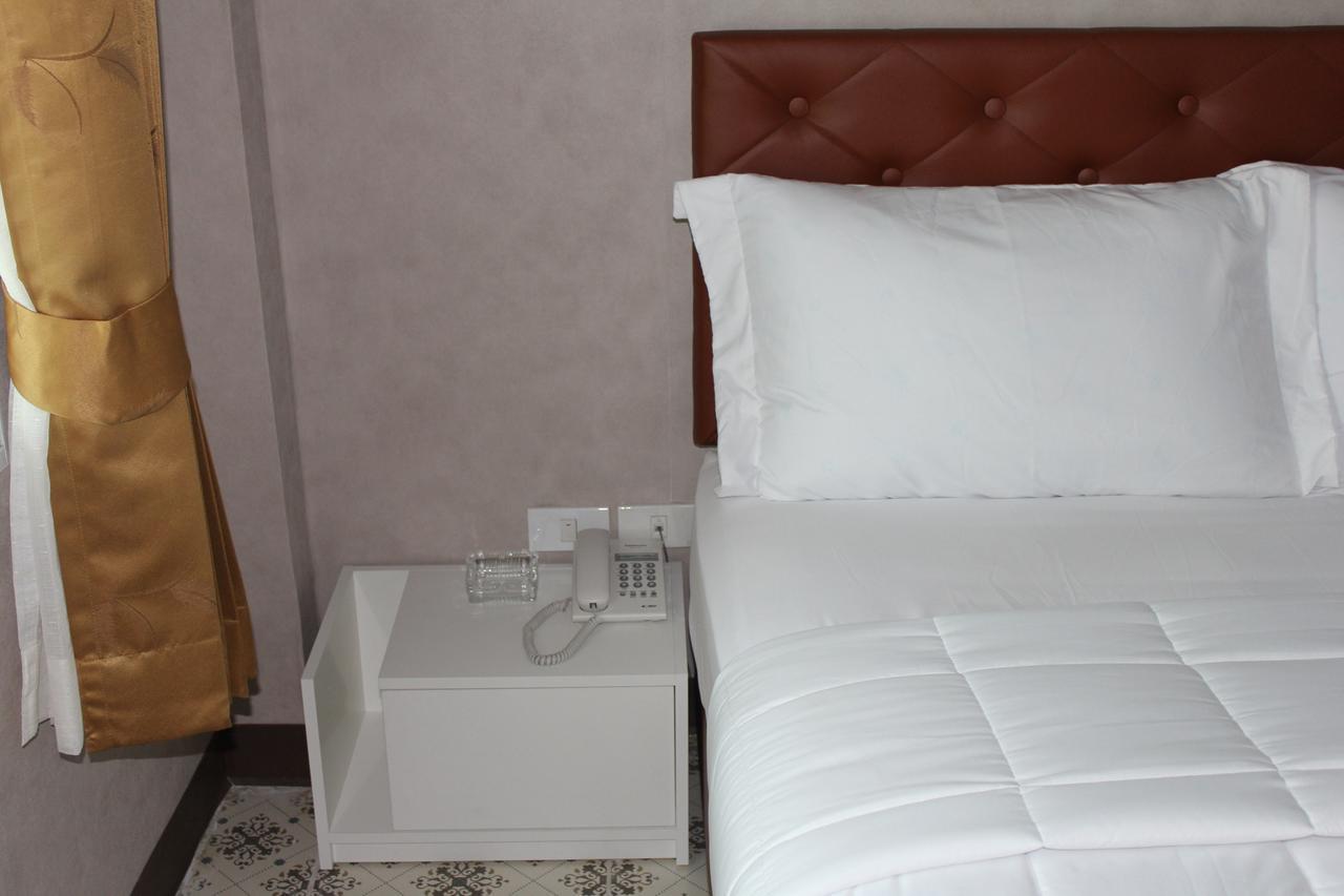 Everest Boutique Hotel Bangkok Exterior photo